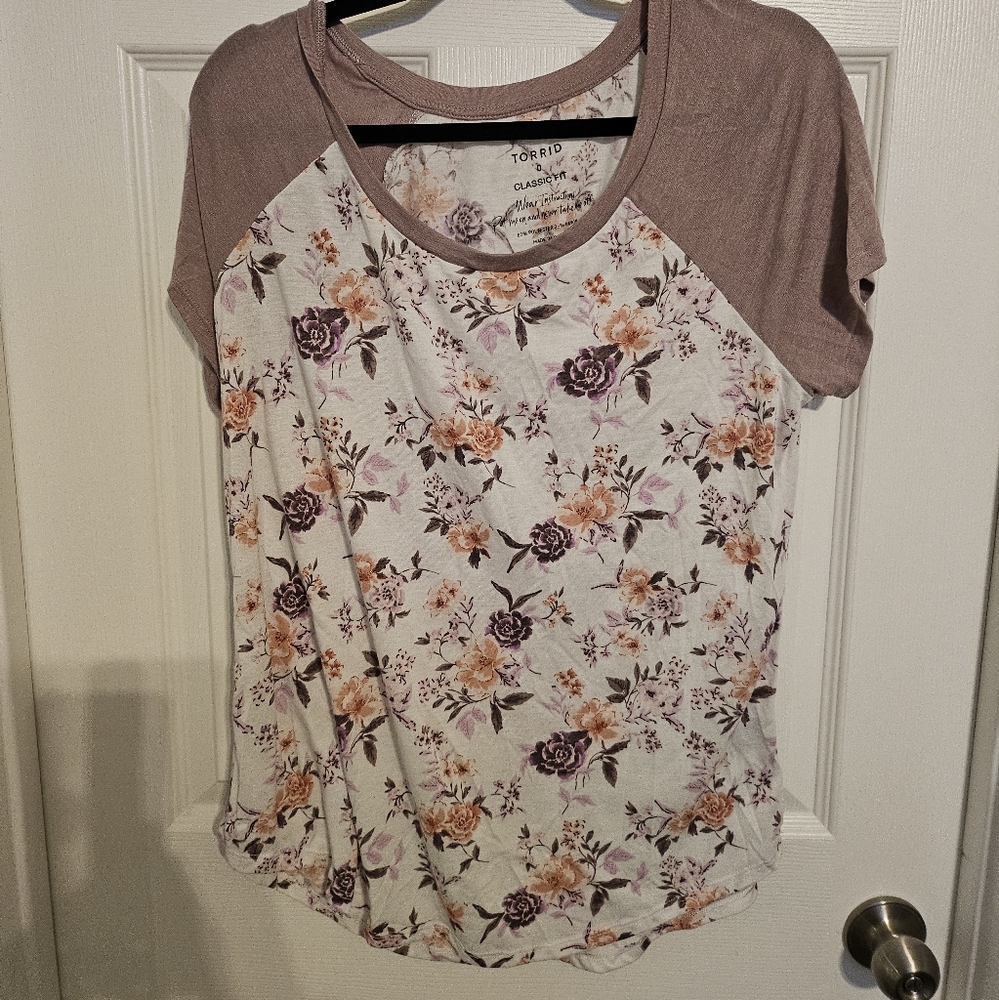 Torrid classic fit baseball style short sleeve shirt women's plus size 0 floral